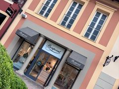 -塞拉瓦莱名品奥特莱斯