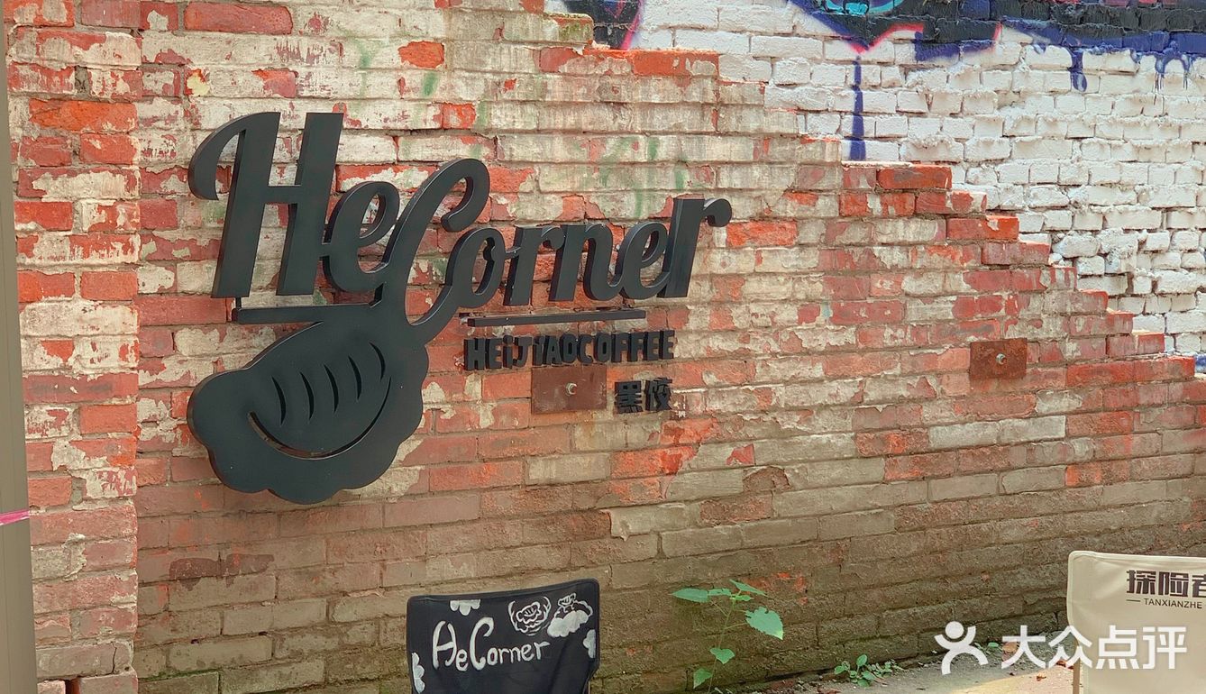 废墟里的超酷机车咖啡店🛺就是开着玩儿