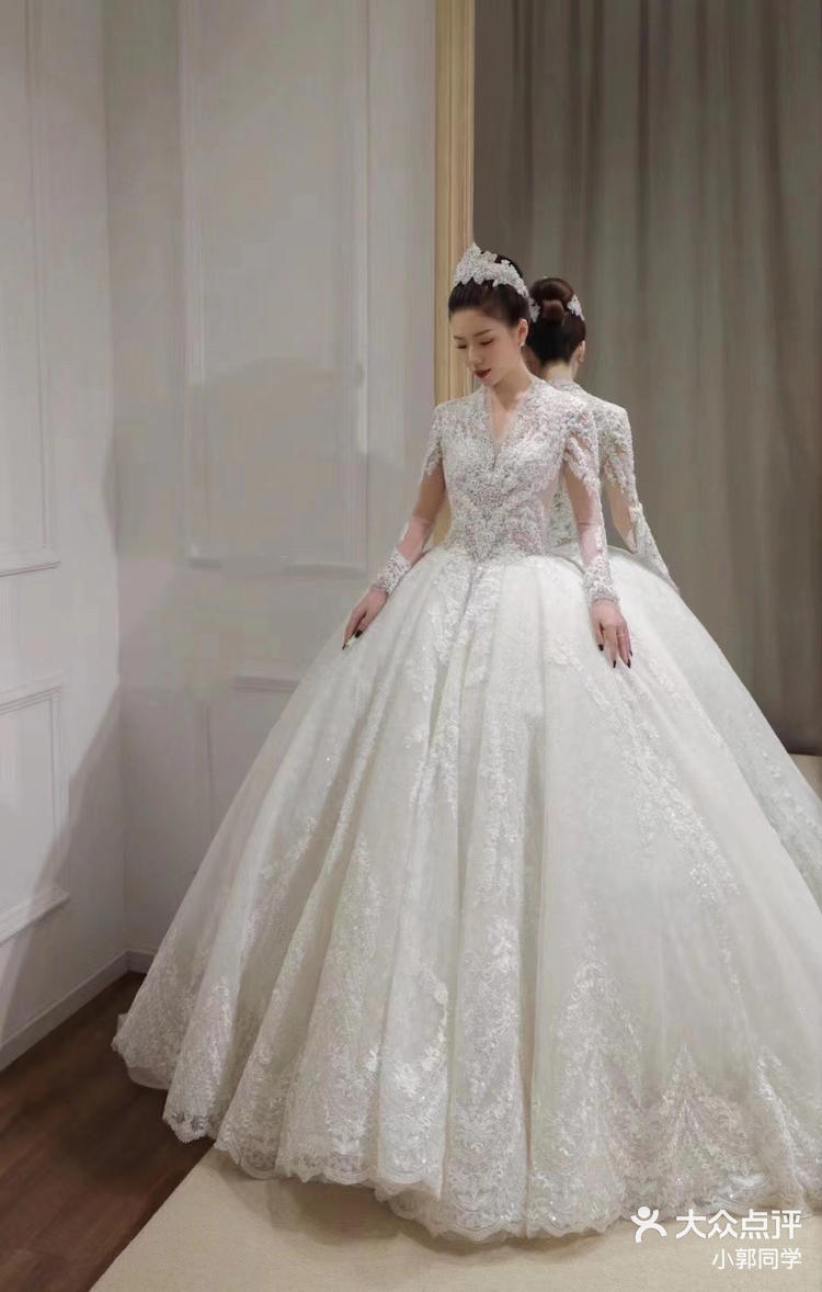 一见倾心的复古蕾丝长袖婚纱