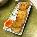 全部是虾肉，弹牙，说明虾很新鲜，配上甜辣酱