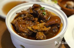 Braised Pork Trotter and Chicken Feet
