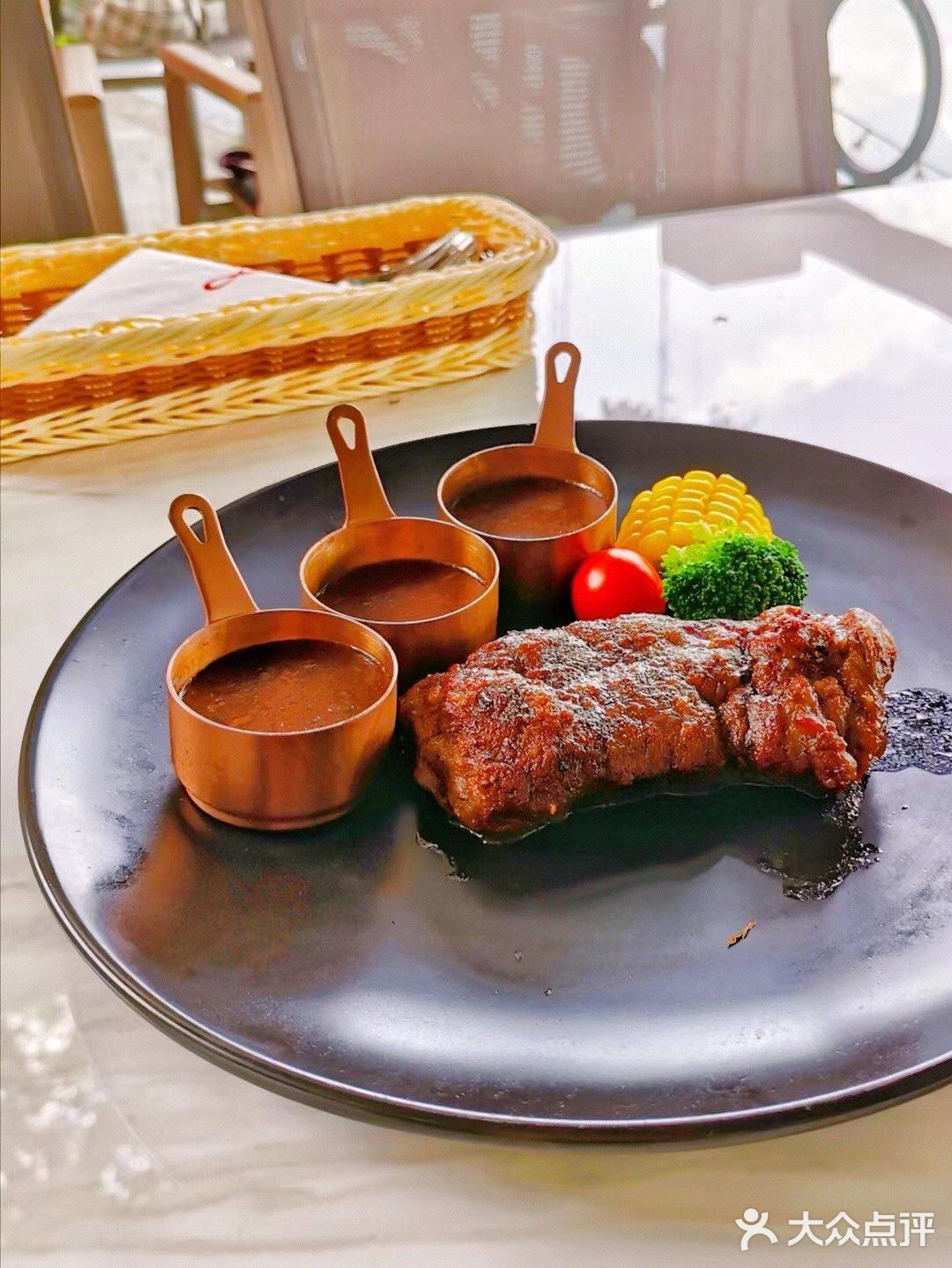 广州🈶️这么一处艺术欣赏与美食兼🉐️的湖畔胜地！