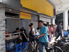 等位区-百花传统甜品店(原址店)