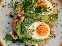 牛油果煮蛋吐司-RAC BAR(安福路店)