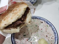 烧饼夹肉-穆得·老周家牛肉烧饼(普利街店)