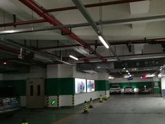 -繁花中心-停车场