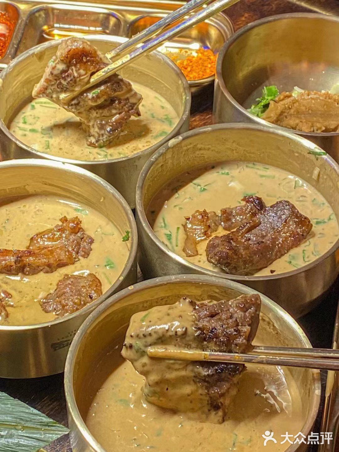 西塔老太太终于来昆山九方啦～他家的特色就是麻酱烤肉！