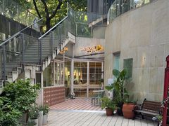 -柏斯音乐艺术中心·钢琴·吉他(上音店)