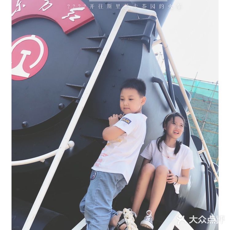 慈氏塔位于汴河街往下游走的一条老街里面，因为街道很老