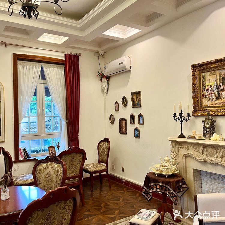 小院里的午后时光