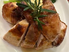 秘制烤春鸡配西兰花和迷迭香-WOLFGANG PUCK KITCHEN & BAR(迪士尼小镇店)