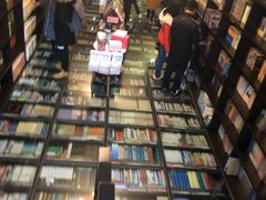 -钟书阁(松江泰晤士小镇店)