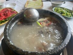 -鲁朗纳麦石锅鸡庄园