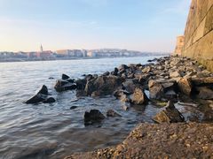 景点-多瑙河畔鞋履雕塑