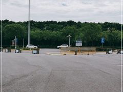 -上海大学生体育中心-游泳馆停车场