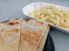 银鱼炒鸡蛋-魏四小鱼锅贴王