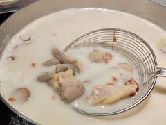 -尚尚仙·酸汤猪手·猪肚鸡火锅(华联万柳购物中心店)