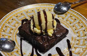 Brownie with Vanilla Ice Cream