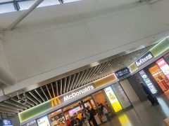 -麦当劳(上海虹桥站30B检票口楼上)