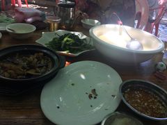 咸鱼茄子煲-黄记四更烤乳猪店