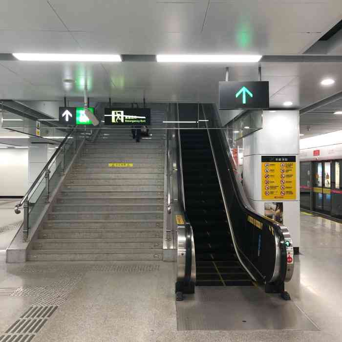 八一馆地铁站图片