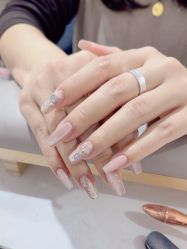 -瞧·享轻奢美甲美睫