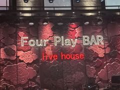 -FOUR PLAY BAR