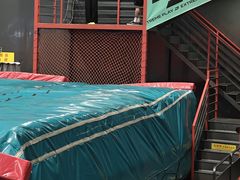 -极限PLAY运动娱乐新世界·团建派对表演休闲馆·室内高空游乐园