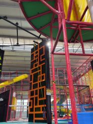 -趣玩空间蹦床乐园(临平旗舰店)