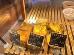 -天井·丑面包搭咖啡