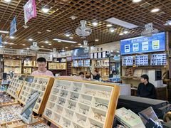 -三叶眼镜城批发市场(上海火车站店)