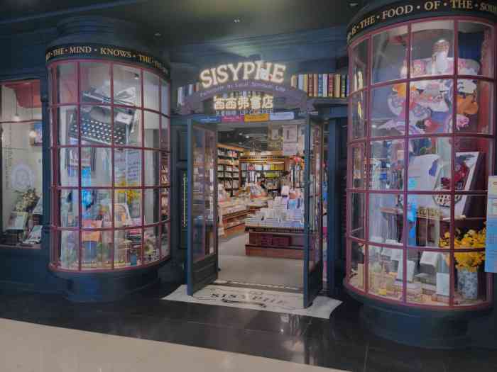 长楹天街的西西弗书店有专门的儿童读物区域很多家长都带着孩子在这里