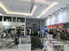 -美式眼镜·授权蔡司.依视路.尼康.豪雅.明月(人民广场店)