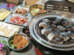 -围炉肉舍•炭烤活鳗•丹东海鲜烤肉(步行街店)