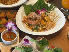 -Chom Cafe and Restaurant