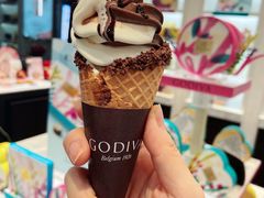 荔枝双重巧克力软冰淇淋-GODIVA(汉街店)