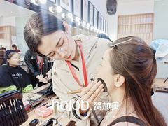 -贺加贝化妆美甲培训学校