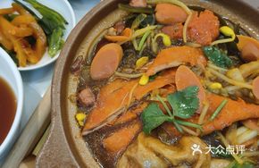 Tender Pork Tenderloin and Ham Sauté in Clay Pot