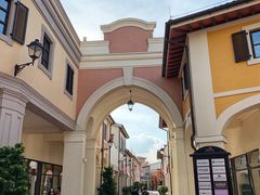 -佛罗伦萨小镇广佛名品奥特莱斯(疏港路店)