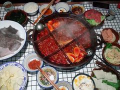 九宫格红汤锅-董眼镜火锅(洪崖洞总店)