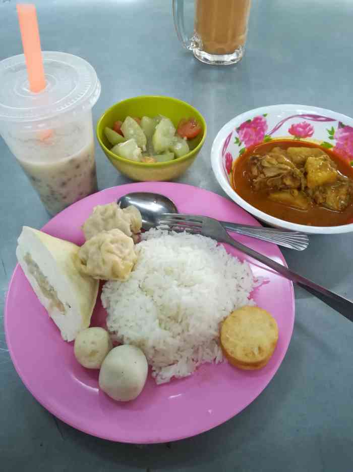 汶莱中华中学食堂d档口-"记得上一次来中华中学的时候学校放假,食堂.