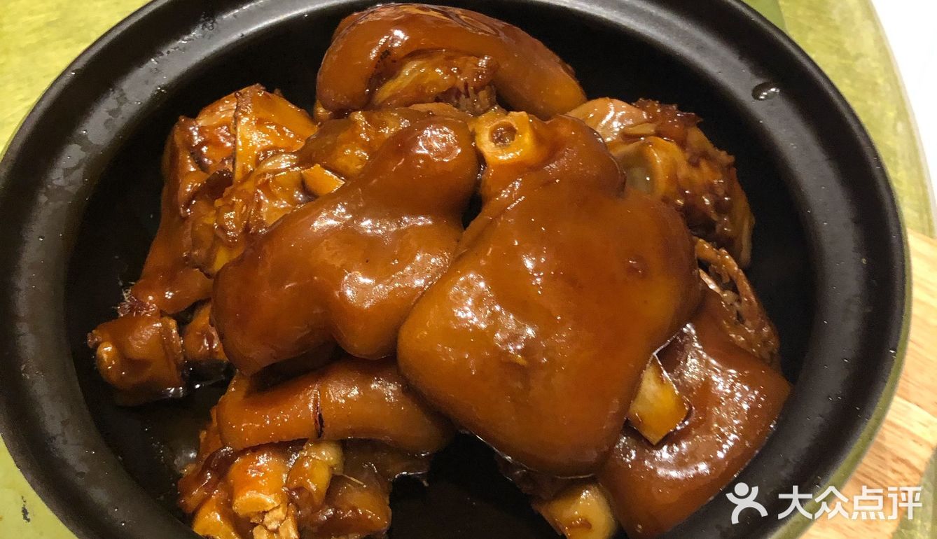全部是虾肉，弹牙，说明虾很新鲜，配上甜辣酱