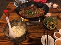 -富正毅三下锅·湘西韵味(天门山索道店)
