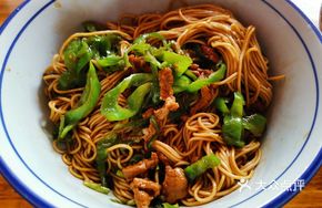 Stir-Fried Green Pepper and Pork Noodles