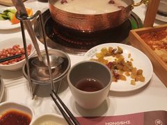 -洪氏嗨捞·广东猪肚鸡·椰子鸡火锅(西咸万象城店)