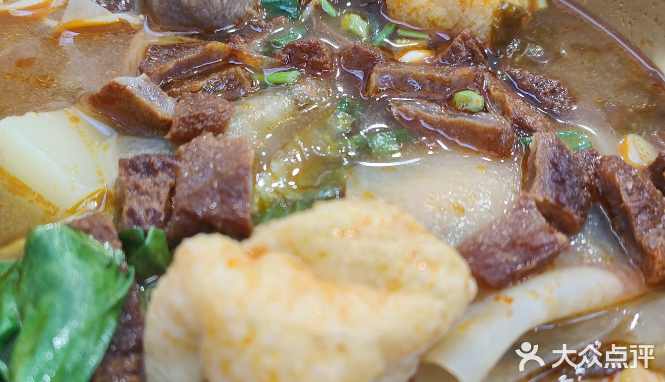 因为我最近很喜欢吃脆哨。端上来比较小的一碗捞饭