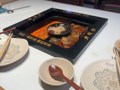 -老牌坊云南鱼豆花火锅(哈西万达店)