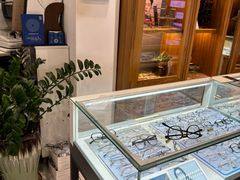 -回瑞眼镜·蔡司·依视路官方授权店(广益路万达店)