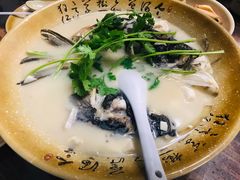 砂锅鱼头-75幢私房菜馆