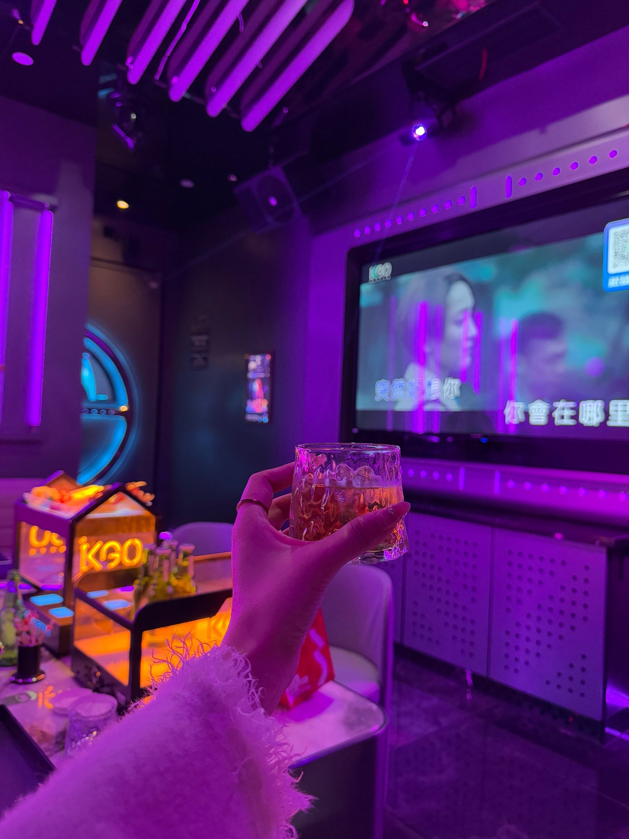 我唱歌会跑调,但属于我的帅哥不会跑掉